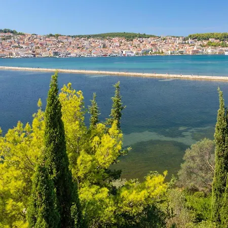 别墅 Russa Dionisis *